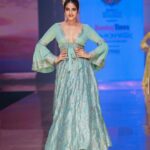 Mansi Taxak Instagram - Hasti rahe tu hasti rahe✨✨ Wearing- @gopivaiddesigns Styled by- @stylejar HMU- @makeupartistrybyrituugandhi by Ritu ji✨❤️ @timestalent @rishubartaria #timestalent #timestalentdeal #gopivaiddesigns #gopivaid #runway #fashionweek #fashionmodel #explorepage #instadailyphoto #instagood #trending