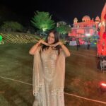 Mansi Taxak Instagram - All smilies here✨❤️ Wearing- @lubin_official #timestalent #inddianweddings #instadaily #instagram #instagood #explorepage #explore #trendingreels #trending