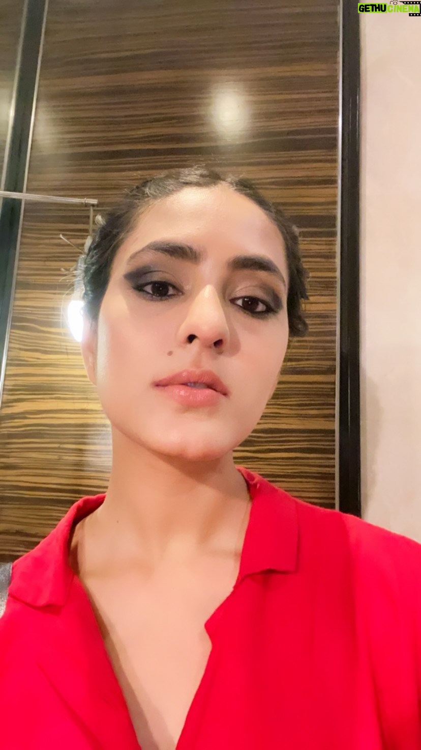Mansi Taxak Instagram - Mask on for the glam✨ @timestalent @rishubartaria #timestalent #timestalentdeal #maskonchallenge #btsfashionweek #ınstadaily #reelsinstagram #explore #explorepage✨ #trendingreels #trendingsongs