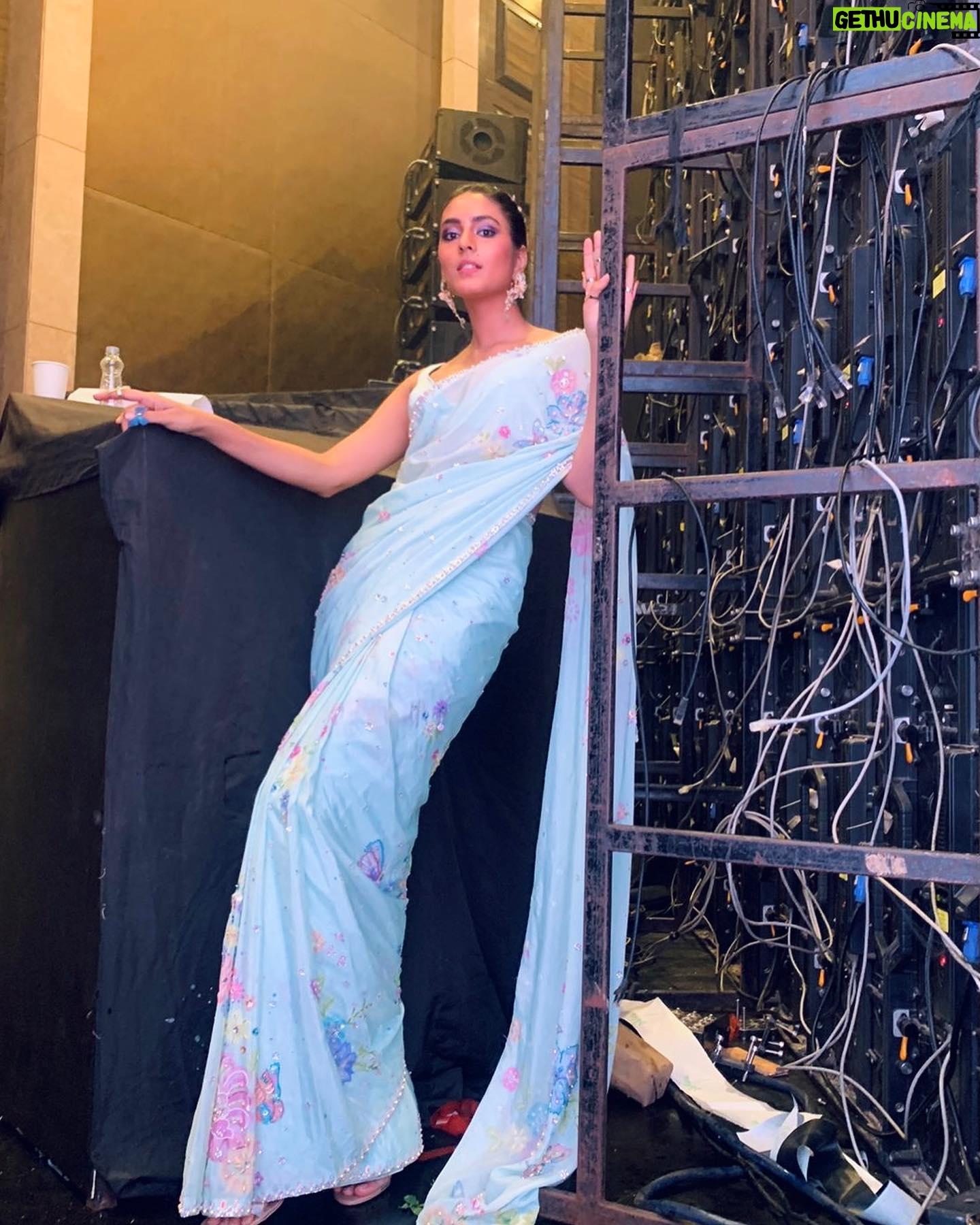 Mansi Taxak Instagram - A moment for this saree please 🤌🏻✨ Wearing- @lashkaraa ❤️ Styled by- @mohitrai HMU- @makeupartistrybyrituugandhi Clicked by- @shreyashanker ✨❤️❤️ @timesfashionweek @timestalent @rishubartaria #timestalent #timestalentdeal #lashkara #sareelove #backstage #runwaymodel #btsedits #instadaily #instagood #explore #explorepage✨ #trending