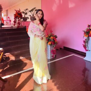 Mansi Taxak Instagram - All smilies here✨❤️

Wearing- @lubin_official 
#timestalent #inddianweddings #instadaily #instagram #instagood #explorepage #explore #trendingreels #trending