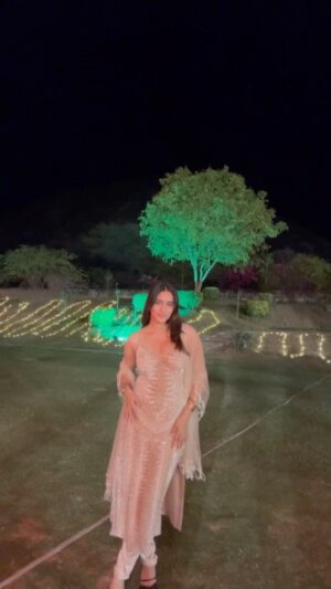 Mansi Taxak Instagram - All smilies here✨❤️

Wearing- @lubin_official 
#timestalent #inddianweddings #instadaily #instagram #instagood #explorepage #explore #trendingreels #trending