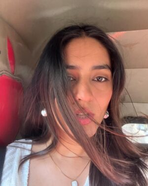 Mansi Taxak Instagram - Failed attempt to click aesthetic auto picture✨

#instagood #instagram #explore #explorepage #trend #trendingreels