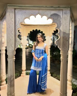 Mansi Taxak Instagram - All smilies here✨❤️

Wearing- @lubin_official 
#timestalent #inddianweddings #instadaily #instagram #instagood #explorepage #explore #trendingreels #trending