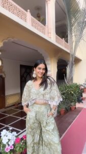 Mansi Taxak Instagram - Glowing in green✨✨ Wearing beautiful- @seeaash.in #tadow #instagram #instagood #trendingreels #trending #explore #explorepage #indianwedding