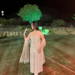 Mansi Taxak Instagram - All smilies here✨❤️ Wearing- @lubin_official #timestalent #inddianweddings #instadaily #instagram #instagood #explorepage #explore #trendingreels #trending