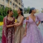 Mansi Taxak Instagram - BOW 😂😂❤️ The FW trio @sonallsharmaa @shrutituli We are wearing- @purvacouture @styled by- @stylejar Captured by- @arunabeniwal_ ✨❤️ @timestalent @timesfashionweek @rishubartaria #instadaily #instagram #instareels #reels #trending #trendingreels #trendingsongs #explore #explorepage #explorereels #hotblingxlaalghaghra #fashionweekbts #indianfashionweek #timestalentdeal #timestalent #missindiagujarat2019