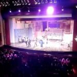 Manuela Pal Instagram - Es temprano y desde que comenzó mi cumple no paro de recibir mensajes hermoso! Gracias! ❤️ Comparto este video porque me emociona. En el 2021 mi cumple cayó un día de función y me cantaron mis compañeros y la sala llena! Fue hermoso! Gracias por desearme cosas lindas 🫶🏻🎈🎁🎉🙏🏻