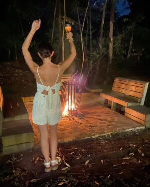 Manuela Pal Instagram - Comenzar un nuevo año con una sonrisa deseando que todo lo bueno se multiplique para todos! 🫶🏻 amor, paz, trabajo, salud. Que afortunada soy! Gracias Dios 🙌🏼
.
.
@rimmelmoda