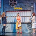 Manuela Pal Instagram - 😏 FINDE LARGO CON LOS BONOBOS 🙌🏻 🔥 Jessica, Bea y Ángeles te esperan para pasar una noche única 🤩 Ellas buscan encontrar el amor, ¿Lo lograrán? 🤔 🗓️ Próximas Funciones: 🎫 HOY: 20:30hs 🎫 Sábado: 20:00hs y 22:30hs 🎫 Domingo: 20:00hs y 22:30hs ✨ Entradas en venta en @plateanet o en la boletería del teatro @elnacionalsancorseguros 🎭 😜 Clientes @bbva_argentina 20% de reintegro y 3 cuotas sin interés 🫶🏻 ¡Este finde se pasa de 💯! 💕 @lizytagliani @campiobra @petomenahemok @osquiguzman @manu.pal @anitagutierrezh #teatro #comedia #art #amor #risas