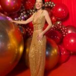 Manuela Pal Instagram - Felices 30 años @revistacaras que fiesta hermosa! Gracias por acompañarme en cada momento ❤️ 💇🏻‍♀️ @cristianreystyle 👗 @vlbyantolin 📸 @tizianasuzaya.ok Y @solmirandaok por todo, siempre.. te quiero