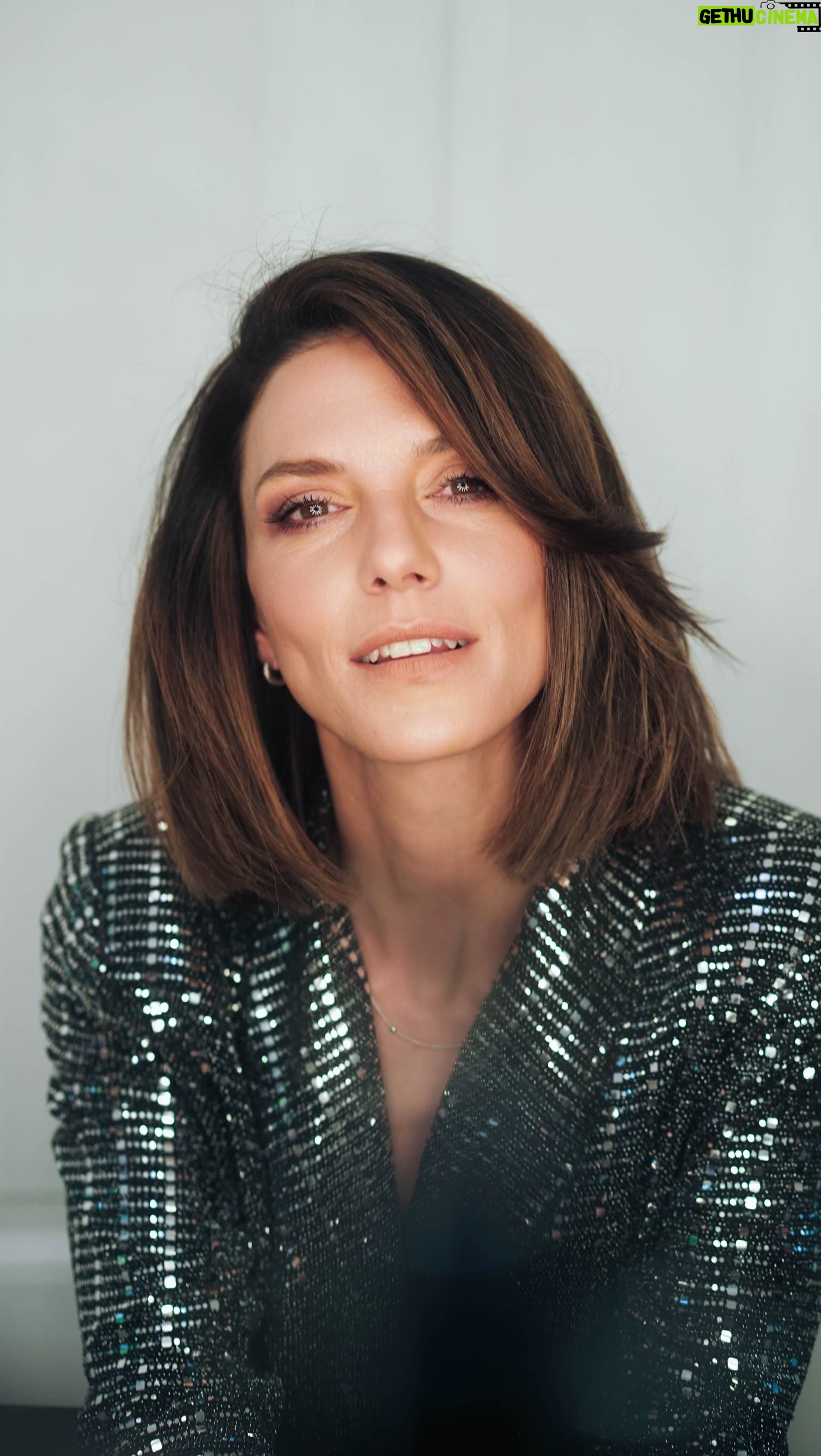 Manuela Pal - 3.2K Likes - 🤎 cambio de look @manu.pal 🤎
CHAU PELO LARGO 💇🏼♀️
HICIMOS UN BOB ROTO ☺️
CON ILUMINACIONES
QUE TONO USE ?
8/35 7/3 COLORTOUCH @wellaproar
MARCANDO UN CONTORNO PARA ILUMINAR
Usamos @gamaprofessional_