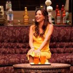 Manuela Pal Instagram - Último domingo de #LosBonobos Empezamos a ensayar en 2019 esta comedia maravillosa, nos detuvo (un rato…larrrgo) la pandemia y volvimos con todo! Hasta HOY! Llega el final de esta aventura!!!! Me llevo un grupo increíble y mucho aprendizaje, siempre trato de aprender de mis colegas y compañeros! GRACIAS a ustedes, nuestro público, que nos aplaudió con tanto amor cada función! Gracias @rgbredes y @albertonegrinlong por confiarme a “Angeles” gracias equipo entero… maquinistas, sonido, vestuario, producción, dirección, utilería, luces, video, seguridad, todo todo todo (seguro me olvido algún área, sepan disculpar, se me vienen todas sus caras) gracias al @teatrololamembrives @elnacionalsancorseguros y a toda su gente por dejarnos su “casa” para ser felices, jugar y sentirnos tan cómodos! Gracias a mis compañeros @lizytagliani @anitagutierrezh @petomenahemok @osquiguzman @campiobra que la vida y el laburo nos vuelva a juntar pronto! Me llevo a cada una de las personas que pasaron por Bonobos en mi corazón! Fui muy feliz, me voy llena de recuerdos… de eso se trata, vamos creando recuerdos con el correr de la vida, recuerdos para siempre! Hoy pienso repartir abrazos! Cada vez que alguno de ustedes me dice “te voy a extrañar” se me apretuja el corazón (aunque me haga la tontita) Los quiero para siempre! Manu ❤️🙉🙈🙈 (Instagram no me deja etiquetarlos a todos, sepan que los quiero ❤️)