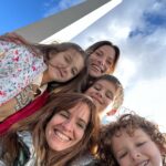 Manuela Pal Instagram - Día de paseo por el centro y fuimos a ver a @diegotopaok en el @elnacionalsancorseguros Topita te amamos 🌈🚀❤️