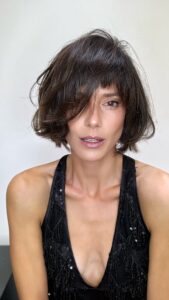 Manuela Pal Instagram - 💣 @manu.pal 💣 CAMBIO DE LOOK 🔥 ESTA VEZ NOS ANIMAMOS A MAS CORTE BOB ROTO Y FLEQUILLO CON TEXTURA 🖤 EL COLOR UN MARRON NATURAL 🖤 TRABAJO REALIZADO POR @cristianreyok