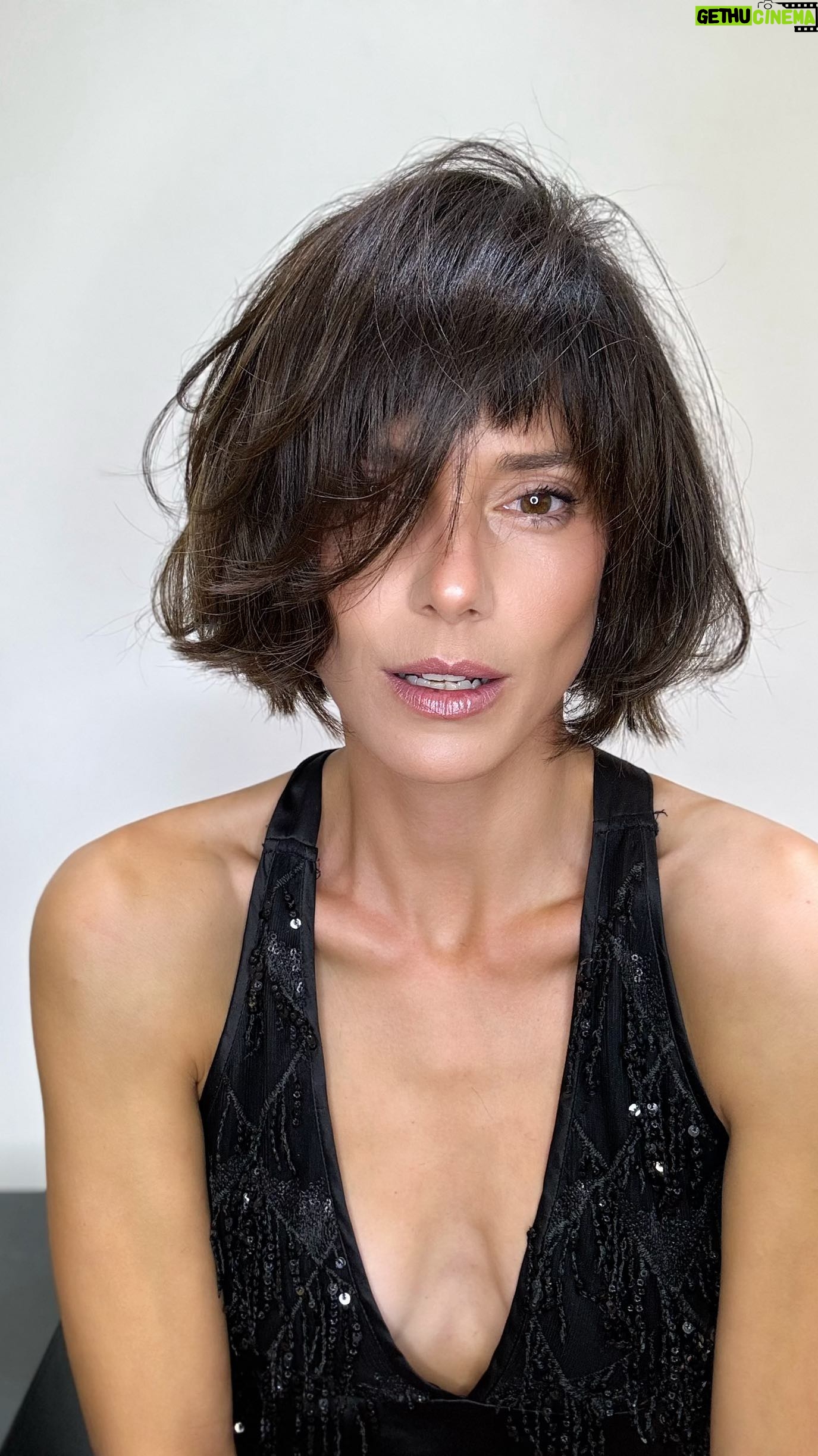 Manuela Pal - 7.4K Likes - 💣 @manu.pal 💣
CAMBIO DE LOOK 🔥
ESTA VEZ NOS ANIMAMOS A MAS
CORTE BOB ROTO Y FLEQUILLO CON TEXTURA 🖤
EL COLOR UN MARRON NATURAL 🖤
TRABAJO REALIZADO POR @cristianreyok