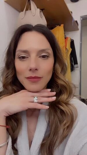 Manuela Pal Instagram - Mi compañerita perfecta vino al teatro! Siempre la pasa bomba! 😍