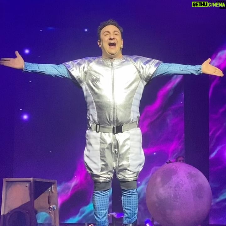 Manuela Pal - 1.8K Likes - Día de paseo por el centro y fuimos a ver a @diegotopaok en el @elnacionalsancorseguros
Topita te amamos 🌈🚀❤️
