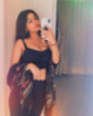 Manul Chudasama Instagram - Love what you see. 👀🥶 
#riseandshine #goodmorning #goodvibes 
.
.
.
.
.
.
.
#photooftheday #instagood #instadaily #instamood #instalike #instafashion #instalove #instacool #explore #viral #viralpost #foryou #fyp #photo