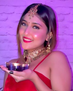 Manul Chudasama Instagram - DIWALI with ME & MINE 🪔
.
.

#friends to you & yours #friends 😂 
.
.
.
.
#pre #diwali #party #friends #red #diya #fyp #instagram #insta #instagood #instadaily #instafashion #instamood #instalike #instalove #explore #explorepage #viral #photo #photooftheday #photoeveryday #instadaily