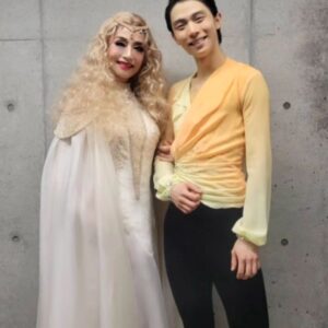 Mao Daichi Instagram - 『notte stellata 2024』
全3公演ありがとうございました❣️

初めての空間で🧊
素晴らしい時間を皆さんと
共有させていただきました（＾Ｏ＾☆♪

羽生さんとお会いするのは
今回が初めてでしたが、
謙虚で、暖かく、スケート同様⛸️✨
内面も、とっても美しい方でした‼️

公演終わりに…📱

#nottestellata2024
#3月10日#千秋楽
#ありがとうございました
#仙台 #セキスイハイムスーパーアリーナ
#羽生結弦
#カルミナブラーナ
#大地真央
#MAODAICHI