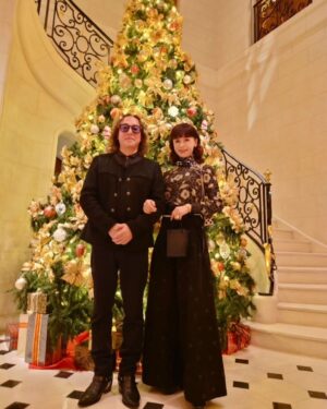 Mao Daichi Instagram - 🎄クリスマスイヴ🎄は
ガストロノミージョエル・ロブションで❣️
関谷シェフ🧑‍🍳の最高峰のお料理を🍽
ペアリングと共に…🍾🥂🍷☕️

関谷シェフ🧑‍🍳はフランス料理会の最高峰の称号
✨「MOF」✨を
料理部門で受章されました👏
フランスの国家最優秀職人章料理部門を
フランス人以外で受章されたのは史上初‼️
それも一回で‼️おめでとうございます❣️❣️

お人柄も素晴らしい関谷さん🧑‍🍳
私達の好みに合わせたスペシャルメニューを
ご用意してくださり、
おかげ様で、素敵なイヴとなりました🍽️🎄

#クリスマスイヴ
#ガストロノミージョエルロブション
#森田恭通デザイン
#ジョエルロブション
#joelrobuchon
#ミシュラン三ツ星★★★
#ミシュラン三ツ星17年連続
#関谷健一朗シェフ#絶品#美味
#MOF#最高峰#おめでとうございます
#大地真央
#MAODAICHI
#森田恭通
#yasumichimorita