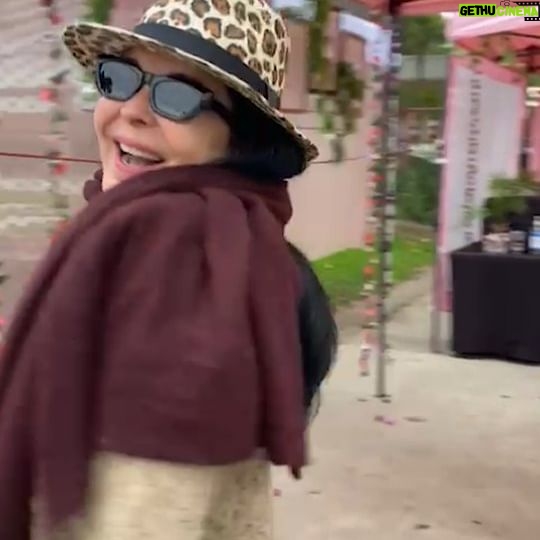 María Conchita Alonso - 4.1K Likes - Les deseo salud, luz y fuerza para seguir luchando por sus sueños y en contra de aquello en lo que no creas.
Que nunca falte en tu ❤ amor por algo o alguien, y que la suerte y prosperidad nunca deje de acompañarte.
#Bendecido2024 🙏
•
Wishing you a year of health, light and strength to continue fighting for your dreams and against what you don't believe in.
May you always feel love for something, or someone; and that luck and prosperity never leave your side.
#blessed2024 🫂
•
🕶 @sumbele_official
•
#MariaConchita
#MariaConchitaAlonso
#beagiver
#bebold
#atrevete
#nodejesdesoñar💖