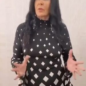 María Conchita Alonso Instagram - #noalapirotecnia #dinoalapirotecnia
#dinoalosfuegosartificiales 
Y que todos tengamos una #feliznavidad!
Vestido @mukavintage
🧡
I’m saying #notopyrothnics especially this month of December where it is used ALOT. Animals and autistic children hurt enormously with the sound of the “beautiful” fireworks. 
#saynotofireworks and may all have a #merrychristmas!
#saynotophyrotechnics
#mcasinverguenzatour 
#mariaconchitaalonso 
#mariaconchita