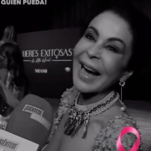 María Conchita Alonso Instagram - Siempre hay que tratar de reirse, hasta de uno mismo. No tomar todo tan en serio. Suficiente con lo que la vida nos trae... PD: Se ha dicho, aunque también lo niegan, que por la compresión de los ganglios linfáticos el sostén pudiese causar cancer, pero esa no ha sido la razón por la cual no uso, sinó por la comodidad. Hasta en eso me gusta sentirme libre.💋 🧡 Here they ask me why I don’t wear bras, which I rarely have worn. It’s just because I feel more comfortable without it. • Hair & 💄 @enriquedivineofficial 📿 @vngjewelry • #mcasinverguenzatour #mujeres #brasier #mariaconchitaalonso #mariaconchita