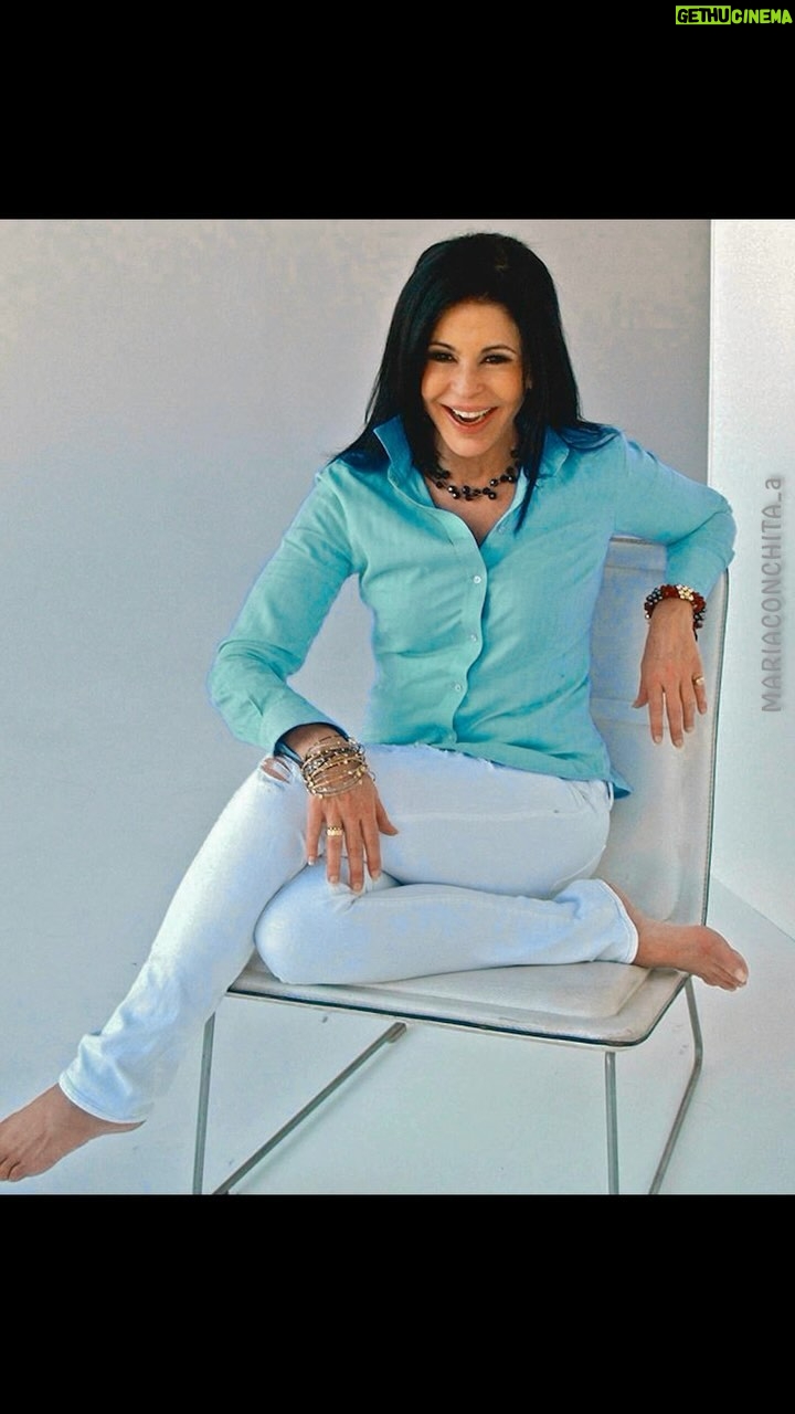 María Conchita Alonso - 2.5K Likes - La vida... bonita y fea, alegre y triste, amorosa y odiosa, justa e injusta, fácil y dura... sea como sea, vívela lo mejor que puedas. Llora, rie, grita, baila, canta, no tengas miedo. Vívela como te de la gana sin importarte lo que puedan pensar de ti. 💋
🧡
Sometimes life is pretty, other times not, it brings happiness and sadness. It's fair and easy at times, very unfair and hard at other, peaceful and stressful. So, don’t be afraid to laugh loud, cry, to not follow rules, to scream, sing, dance and contradict others... no matter what, live as you wish without being afraid of what “they” might think of u. ‘Cause at the end of the tunnel, your happiness is brought to you only by how you're feeling inside...
•
•
•
#mcasinverguenzatour
#mariaconchitaalonso
#mariaconchita #live #time