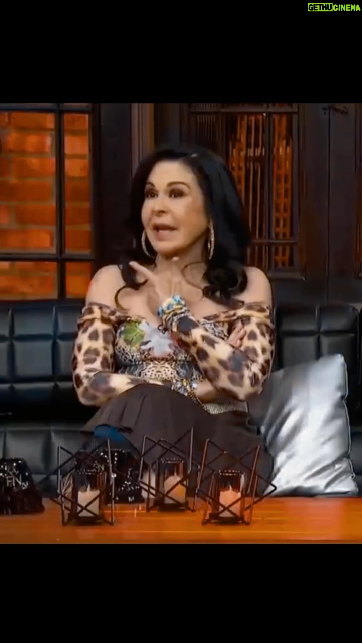María Conchita Alonso - 4.6K Likes - Es que no queria ir a un hotel! 🤭
Anécdotas como ésta son las que cuento en Sin...
Vergüenza 💋💫
🧡
Here I’m just sharing one of many anecdotes that I talk about in my show “Without Shame”. The first time I made love was at my exboyfriend’s home with his family around...
•
•
•
#mcasinverguenzatour
#mariaconchitaalonso
#mariaconchita