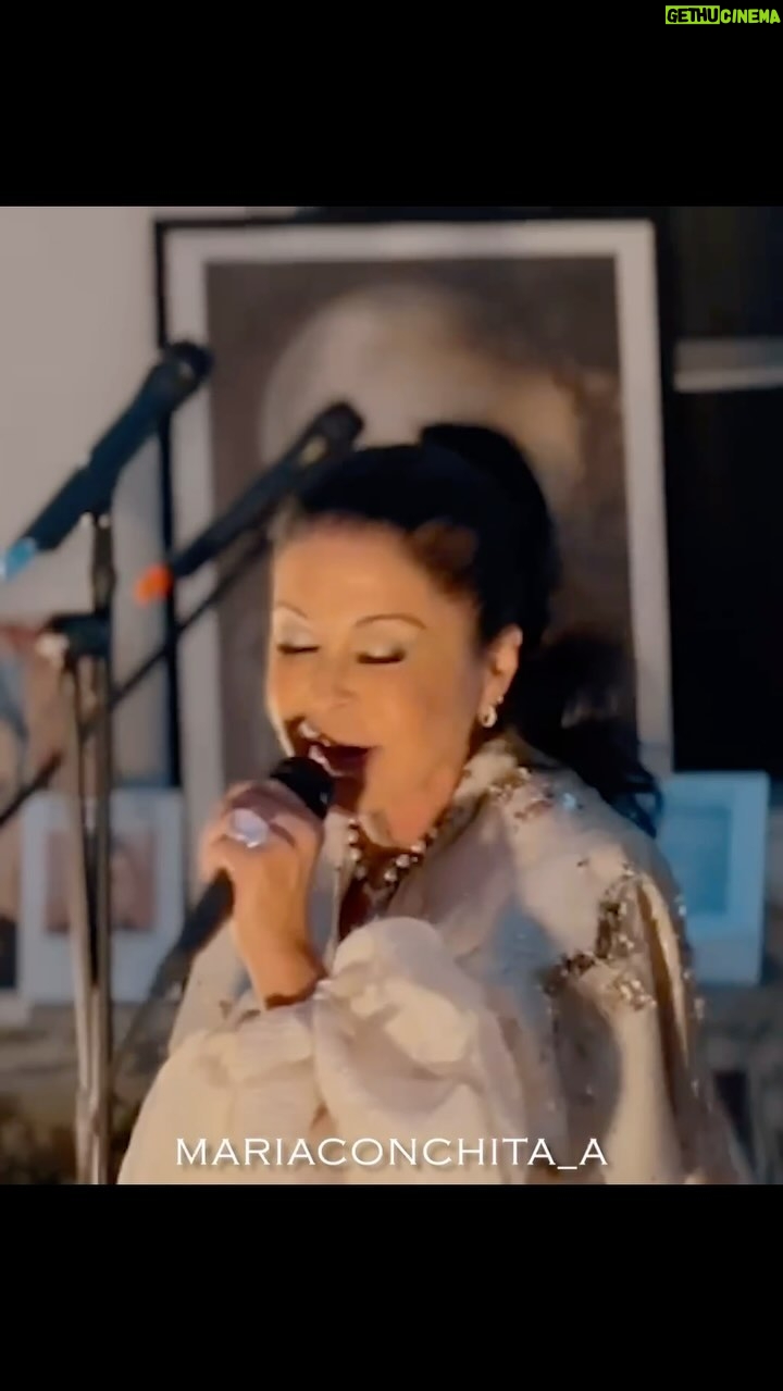 María Conchita Alonso Instagram - Simplemente “Lléname de Ti” 💋 Para disfrutar de este video completo y muchos más, visita mi canal de YouTube María Conchita Alonso Oficial 💫 • • #llenamedeti #mcasinverguenzatour #mariaconchitaalonso #mariaconchita #youtube