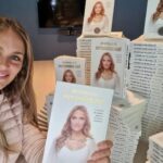 María Eugenia Larraín Instagram - Ayyy… les tengo noticias! 😊 Este 6 de octubre desde las 18:00 horas estaré firmando mi libro “El camino de tus números” en Librería Antártica que está ubicada en el Mall Costanera Center, en el nivel 1. Si quieres una dedicatoria ¡esta es tu oportunidad! Te estaré esperando para que nos podamos conocer. 💖 Ubicación: Librería Antártica, en el Mall Costanera Center (Providencia), nivel 1. Horario: Desde las 18:00 horas. #elcaminodetusnumeros #numerologia #lanzamiento #sanacion #autoconocimiento #karma #planetadelibros #planetadelibroschile #lectores #firmas