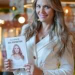 María Eugenia Larraín Instagram - ✨ 11:11 ✨ El día de ayer tuvimos un exclusivo lanzamiento con influencers para presentar el nuevo proyecto literario de @kenitalarraincalderon. Un espacio en el que la reconocida numeróloga compartió detalles sobre el profundo camino de autoconocimiento que comenzó hace 20 años y le permitió sacar día a día la mejor versión de sí misma. Al terminar esta actividad, la autora se presentó frente a diferentes medios que tuvieron la oportunidad de conocer más información sobre "El camino de tus números". Novedad en librerías y en tiendas digitales. #CreemosEnLosLibros 📚 #Elcaminodetusnúmeros #numerología #autocononocimiento