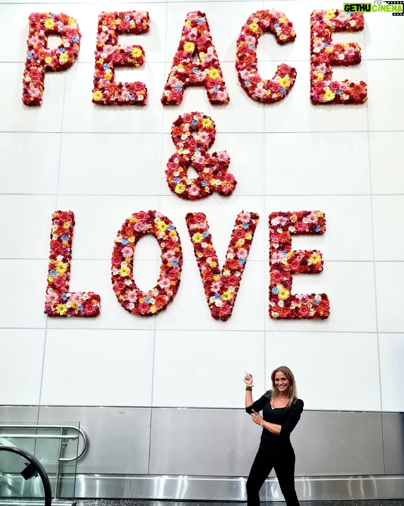 María Eugenia Larraín Instagram - Un hermoso dia para todos❤️❤️ Amémonos más ❤️