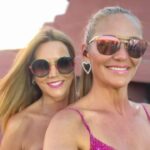 María Eugenia Larraín Instagram - ¡Hoy vinimos combinadas sin querer a @siguemetvmas ! 🙊💕 el rosado atrae buenas energías 👌🏼