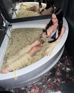 María Forqué Instagram - 🍜 @jaded_swim