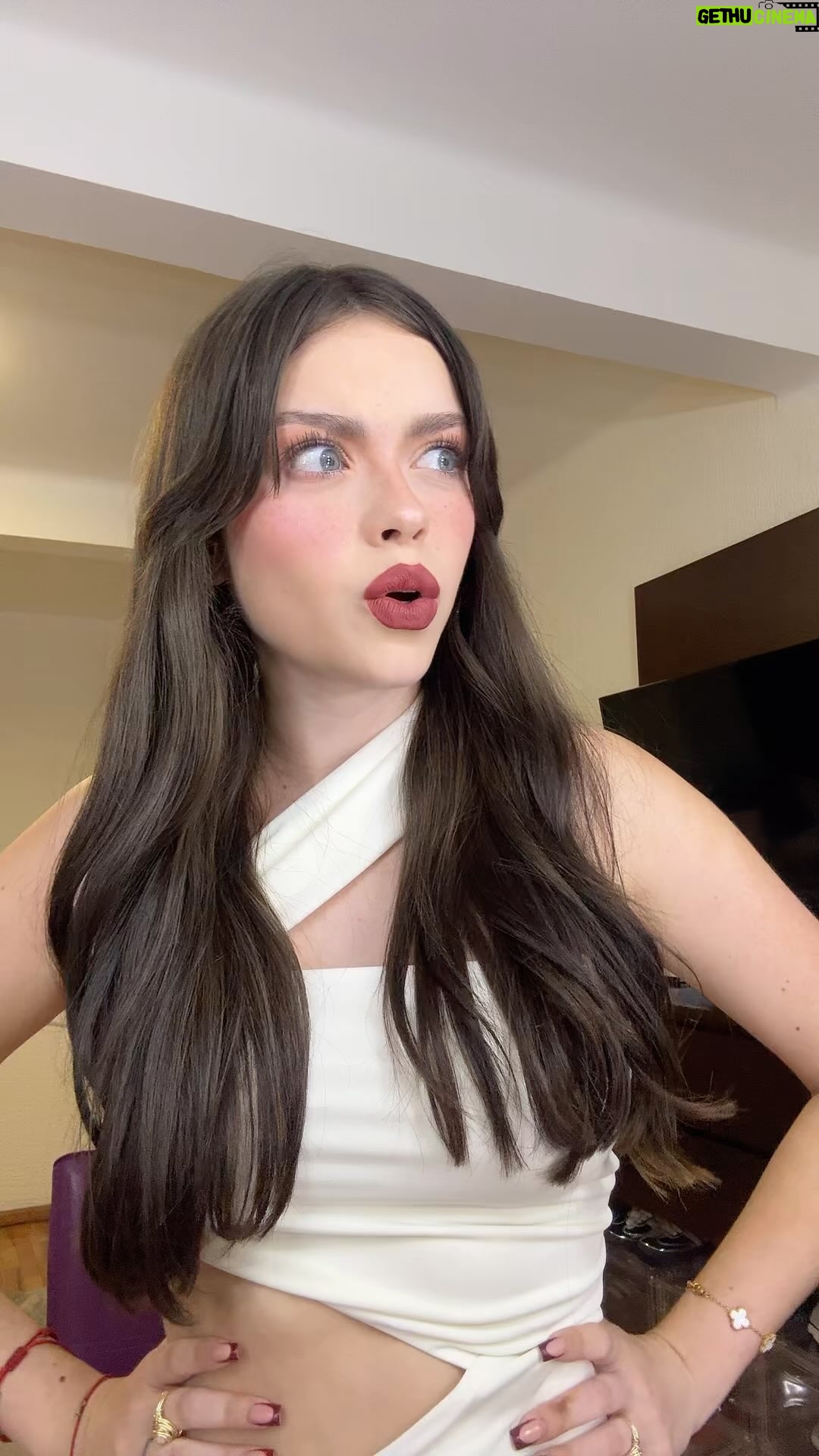 María José Mariscal Instagram - Oye por cierto 💁🏻♀️💅🏻 #miacolucci #comedia #comedy #makeup #skincare #grwm #goingout