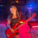 María José Mariscal Instagram - Alondra es la bajista del clan 🖤🎸 @gloriatreviellassoyyo al final un video con mi amiguito Vic 🫰🏻