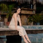 María Karla Gómez Instagram - Lo que realmente importa no es el tiempo, es lo que hacemos con el, empléalo en aprender cosas nuevas, conocer nuevos lugares, compartir con personas que sumen. En resumen dedícale tu energía y tu tiempo a todo aquello que se dé natural, donde puedas crecer y brillar con tu esencia 🤍 A estas alturas de la vida, ya no estamos para perder el tiempo. ATT la vida 🙌🏻