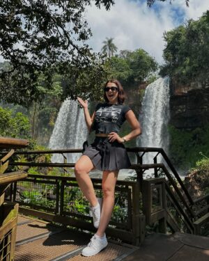 María Karla Gómez Instagram - A mi que no me lo cuenten, yo quiero ir a vivirlo 🇦🇷🙌🏻💙 !!!

Alguna vez te han dado una visa y el mismo día te la han anulado ?, pues a mí sí.En noviembre del 2023 cuando me presenté a la embajada de Argentina en Ecuador para pedir la visa, el mismo día que me la entregaron la anularon porque mi pasaporte ya casi se vencía y el tiempo no me daría para entrar y salir legalmente a Argentina.El embajador decidió anularla y me dijo que volviera con un nuevo pasaporte para poder emitirla y viajar sin problema.Ese día me sentí muy mal porque después de todo mi esfuerzo para recibir esa visa, una vez más tenía que esperar y volver, pero no me di por vencida y volví con todaaaa.A veces las cosas no se dan cuando queremos, sino cuando deben ser.Es preciso ser pacientes para recibir la recompensa 🙏🏻.

Argentina estás en mi corazón para siempre, que viaje tan enriquecedor, cada rincón de tus calles y de tu buena onda se quedó conmigo 🤍

#travelargentina #argentina🇦🇷 #viajandoando