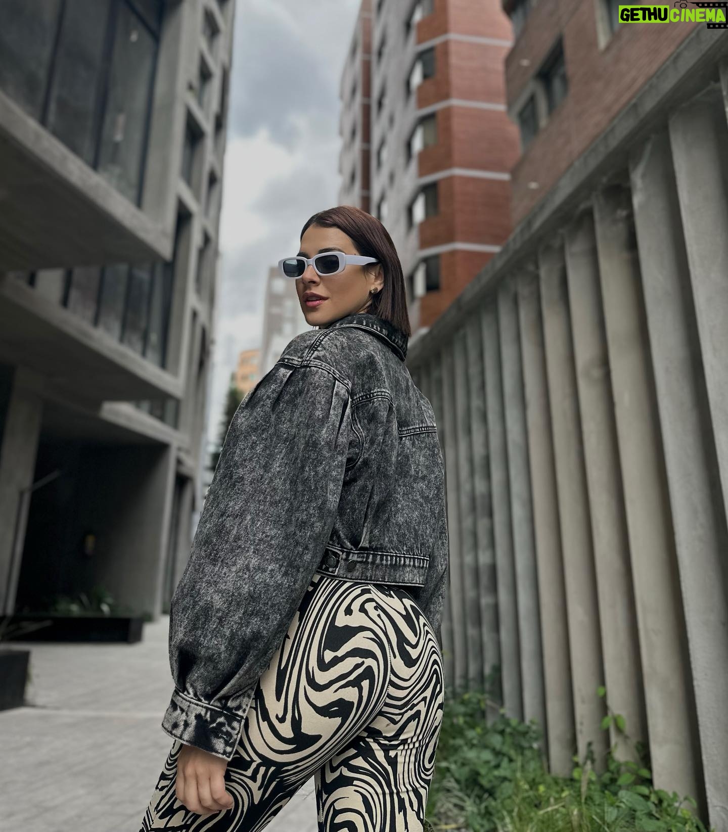 María Karla Gómez Instagram - Siempre hay un momento, un gran momento que te cambia la vida, te pone los pies en la tierra y te recuerda lo que de verdad importa ✨🤍⚡️… P.d ultimo día de julio y comienza mi mes cumpleañero así que hoy decreto mucha salud, prosperidad,paz y abundancia !!! Feliz inicio de semana 🙌🏻❤️