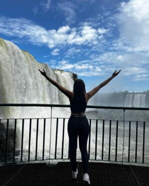 María Karla Gómez Instagram - A mi que no me lo cuenten, yo quiero ir a vivirlo 🇦🇷🙌🏻💙 !!!

Alguna vez te han dado una visa y el mismo día te la han anulado ?, pues a mí sí.En noviembre del 2023 cuando me presenté a la embajada de Argentina en Ecuador para pedir la visa, el mismo día que me la entregaron la anularon porque mi pasaporte ya casi se vencía y el tiempo no me daría para entrar y salir legalmente a Argentina.El embajador decidió anularla y me dijo que volviera con un nuevo pasaporte para poder emitirla y viajar sin problema.Ese día me sentí muy mal porque después de todo mi esfuerzo para recibir esa visa, una vez más tenía que esperar y volver, pero no me di por vencida y volví con todaaaa.A veces las cosas no se dan cuando queremos, sino cuando deben ser.Es preciso ser pacientes para recibir la recompensa 🙏🏻.

Argentina estás en mi corazón para siempre, que viaje tan enriquecedor, cada rincón de tus calles y de tu buena onda se quedó conmigo 🤍

#travelargentina #argentina🇦🇷 #viajandoando