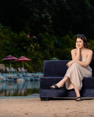 María Karla Gómez Instagram - Lo que realmente importa no es el tiempo, es lo que hacemos con el, empléalo en aprender cosas nuevas, conocer nuevos lugares, compartir con personas que sumen.
En resumen dedícale tu energía y tu tiempo a todo aquello que se dé natural, donde puedas crecer y brillar con tu esencia 🤍

A estas alturas de la vida, ya no estamos para perder el tiempo. 
ATT la vida 🙌🏻