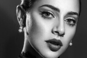 María Karla Gómez Instagram - HBD to me 🖤🥂🤍

Ya son 28 mi gente, hoy doy gracias por la salud, La Paz y la prosperidad.Por esos momentos que me han hecho evolucionar y crecer desde el corazón a pesar de las caídas y los obstáculos que la vida siempre nos presenta.Hoy me siento más tranquila y plena, con la convicción de lograr todo lo que me proponga.

Gracias infinitas a tí por estar aquí, acompañarme en el proceso y ser parte de esta hermosa comunidad 🙌🏻🤍✨🎈🎉….

PH @emilianoisaac_ 📸
Make up @caroperaltamakeup 💄💋
