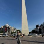 María Karla Gómez Instagram - A mi que no me lo cuenten, yo quiero ir a vivirlo 🇦🇷🙌🏻💙 !!! Alguna vez te han dado una visa y el mismo día te la han anulado ?, pues a mí sí.En noviembre del 2023 cuando me presenté a la embajada de Argentina en Ecuador para pedir la visa, el mismo día que me la entregaron la anularon porque mi pasaporte ya casi se vencía y el tiempo no me daría para entrar y salir legalmente a Argentina.El embajador decidió anularla y me dijo que volviera con un nuevo pasaporte para poder emitirla y viajar sin problema.Ese día me sentí muy mal porque después de todo mi esfuerzo para recibir esa visa, una vez más tenía que esperar y volver, pero no me di por vencida y volví con todaaaa.A veces las cosas no se dan cuando queremos, sino cuando deben ser.Es preciso ser pacientes para recibir la recompensa 🙏🏻. Argentina estás en mi corazón para siempre, que viaje tan enriquecedor, cada rincón de tus calles y de tu buena onda se quedó conmigo 🤍 #travelargentina #argentina🇦🇷 #viajandoando