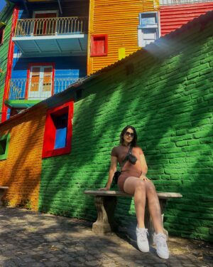María Karla Gómez Instagram - A mi que no me lo cuenten, yo quiero ir a vivirlo 🇦🇷🙌🏻💙 !!!

Alguna vez te han dado una visa y el mismo día te la han anulado ?, pues a mí sí.En noviembre del 2023 cuando me presenté a la embajada de Argentina en Ecuador para pedir la visa, el mismo día que me la entregaron la anularon porque mi pasaporte ya casi se vencía y el tiempo no me daría para entrar y salir legalmente a Argentina.El embajador decidió anularla y me dijo que volviera con un nuevo pasaporte para poder emitirla y viajar sin problema.Ese día me sentí muy mal porque después de todo mi esfuerzo para recibir esa visa, una vez más tenía que esperar y volver, pero no me di por vencida y volví con todaaaa.A veces las cosas no se dan cuando queremos, sino cuando deben ser.Es preciso ser pacientes para recibir la recompensa 🙏🏻.

Argentina estás en mi corazón para siempre, que viaje tan enriquecedor, cada rincón de tus calles y de tu buena onda se quedó conmigo 🤍

#travelargentina #argentina🇦🇷 #viajandoando