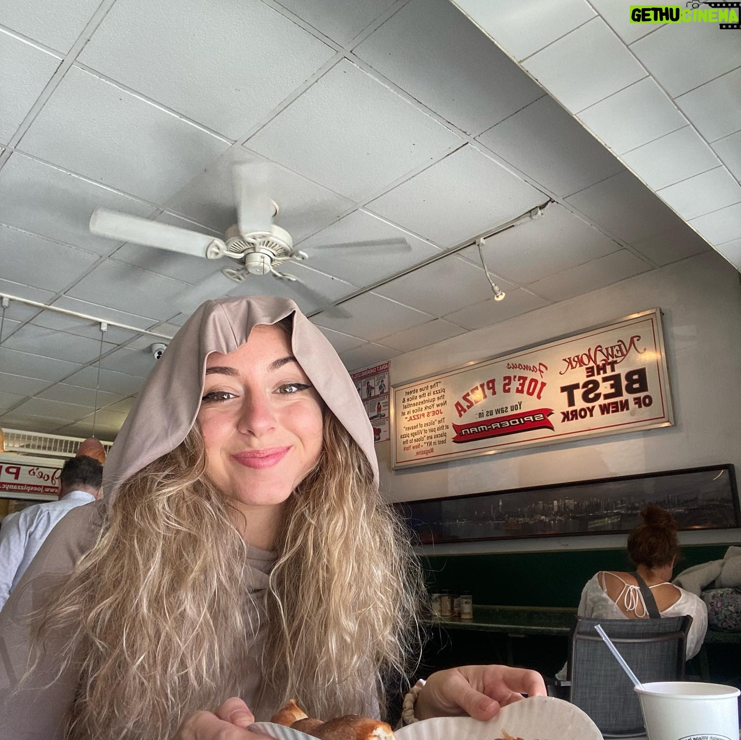 María Rubio Sánchez Instagram - 2o post recap de NY, y estas cosas a mí no se me dan bien. No me quedan aesthetic ni me acuerdo del orden de las cosas ni ná. Me dejáis un corazoncito en los comentarios? Cuántos más ❤️ menos tardo en subir el siguiente post con mis fotos favs de NY 😈