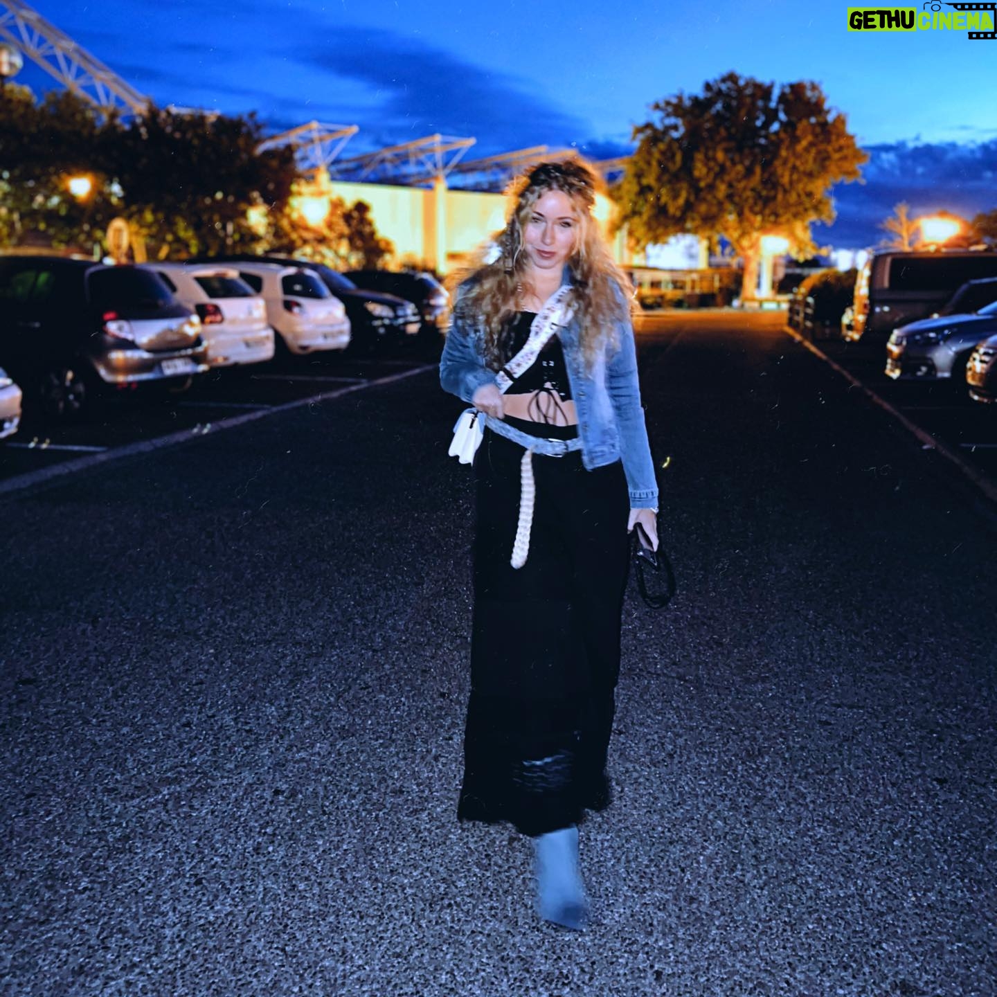 María Rubio Sánchez Instagram - Soy una fashion victim? Evidentemente.