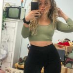 María Rubio Sánchez Instagram - Selfie de espejo porque no siempre se puede ser super cool pero siempre se puede seguir siendo súper dosmilera 🎸